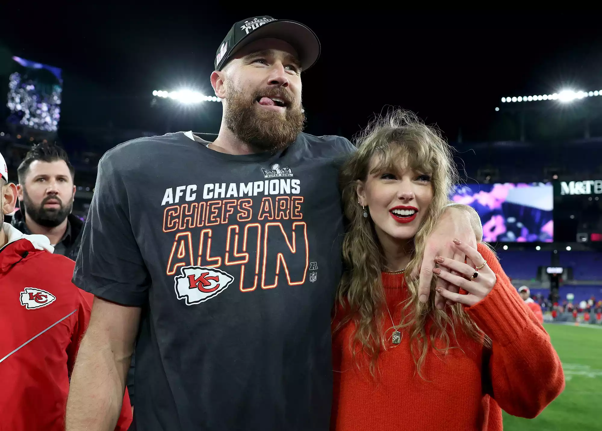 Body Language Specialist Claims Something Controversial About Taylor Swift and Travis Kelce’s Viral Moment with the Chiefs