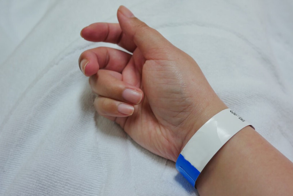 The Lost Bracelet: A Shocking Hospital Encounter