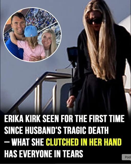 A Final Flight Home: Erika Kirk’s Heartbreaking Moment as Charlie Kirk’s Casket Arrives in Arizona